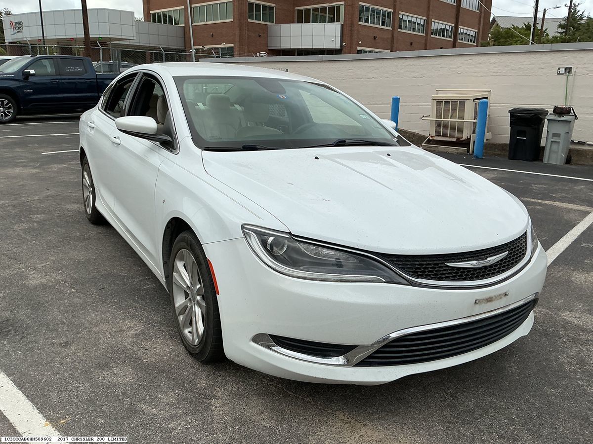 Chrysler 200 photo 24
