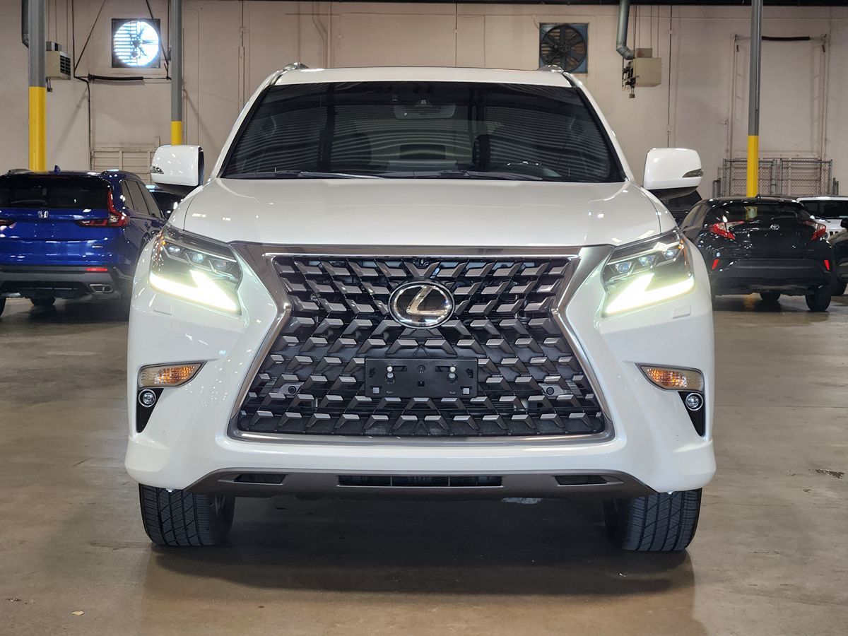 Lexus GX photo 2