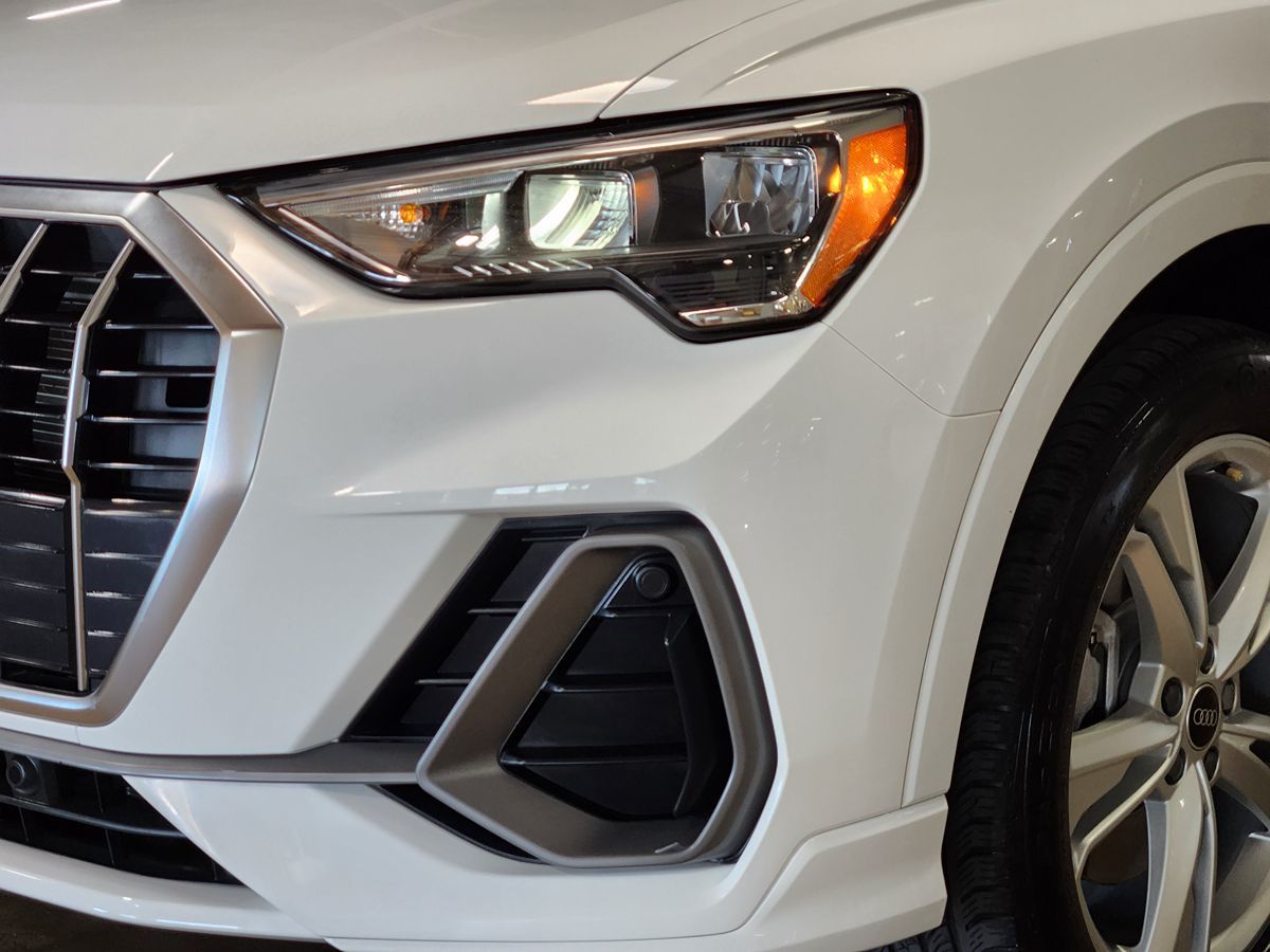 Audi Q3 photo 14
