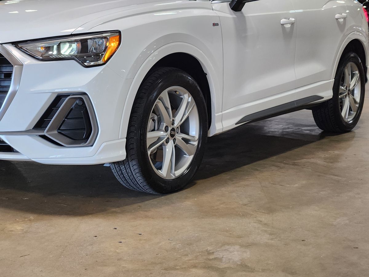 Audi Q3 photo 17