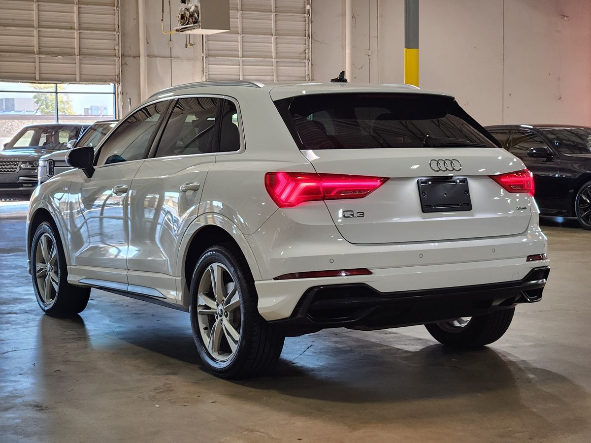Audi Q3 photo 11