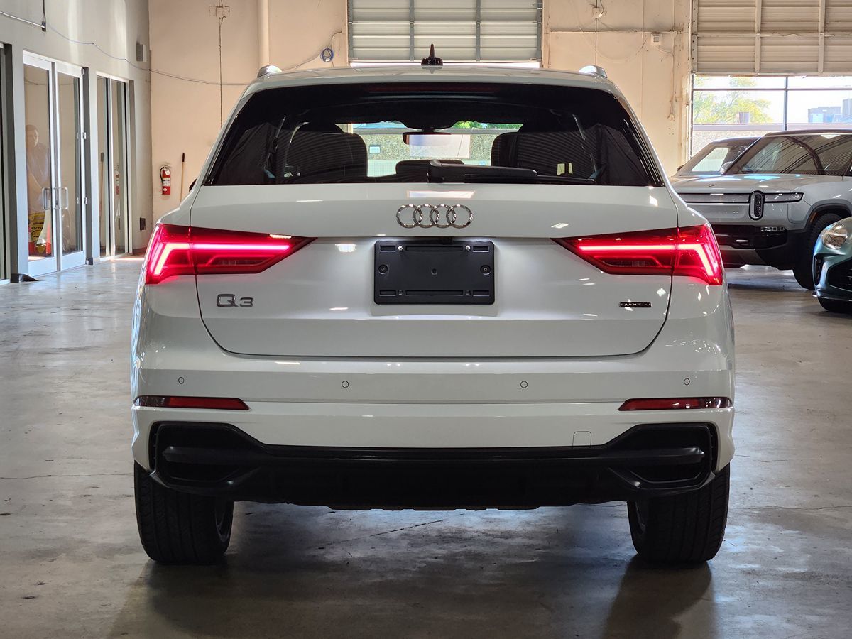 Audi Q3 photo 10