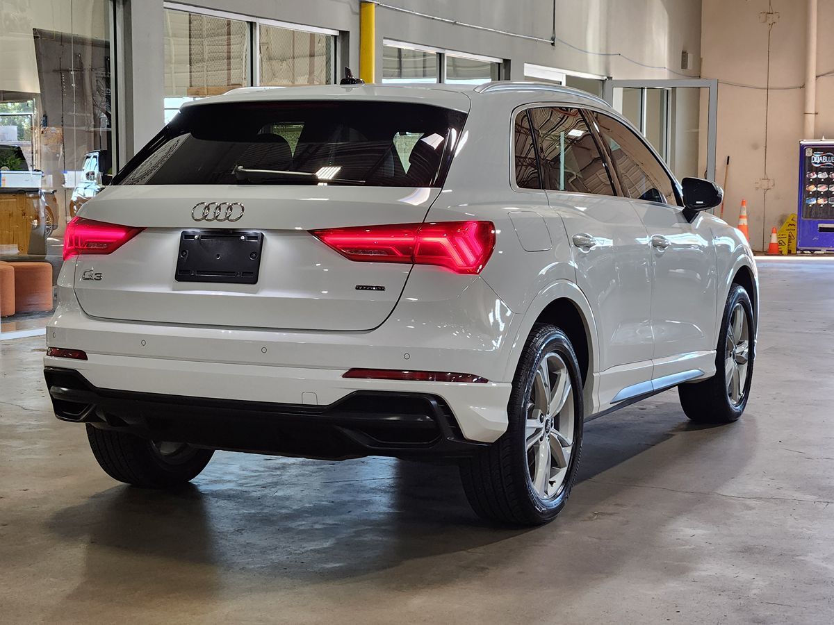 Audi Q3 photo 8