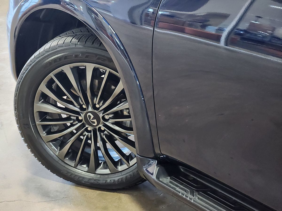 Infiniti QX80 photo 23