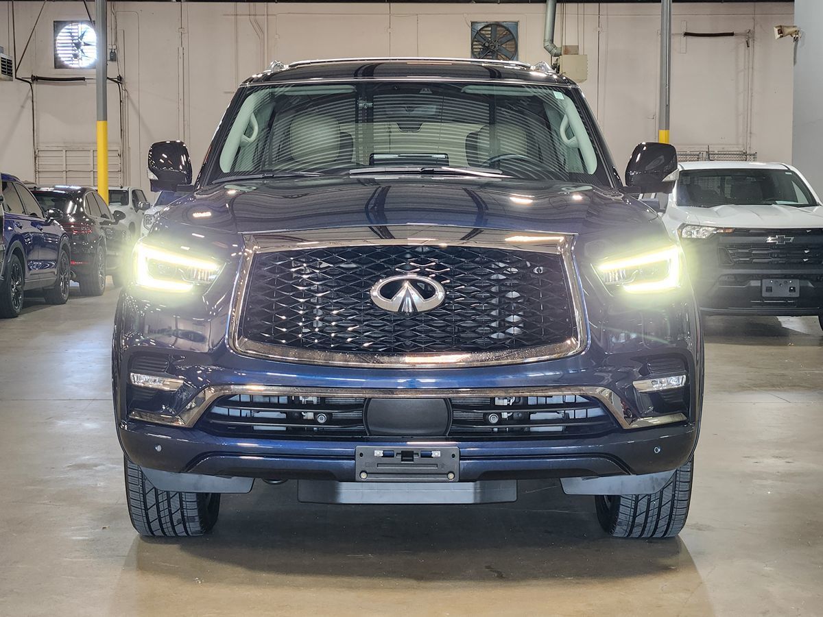 Infiniti QX80 photo 2