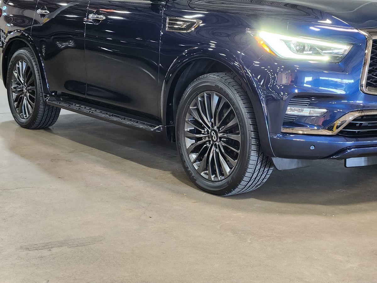 Infiniti QX80 photo 16