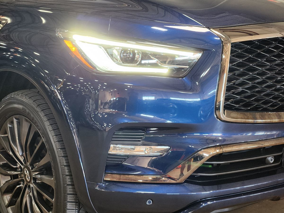 Infiniti QX80 photo 13