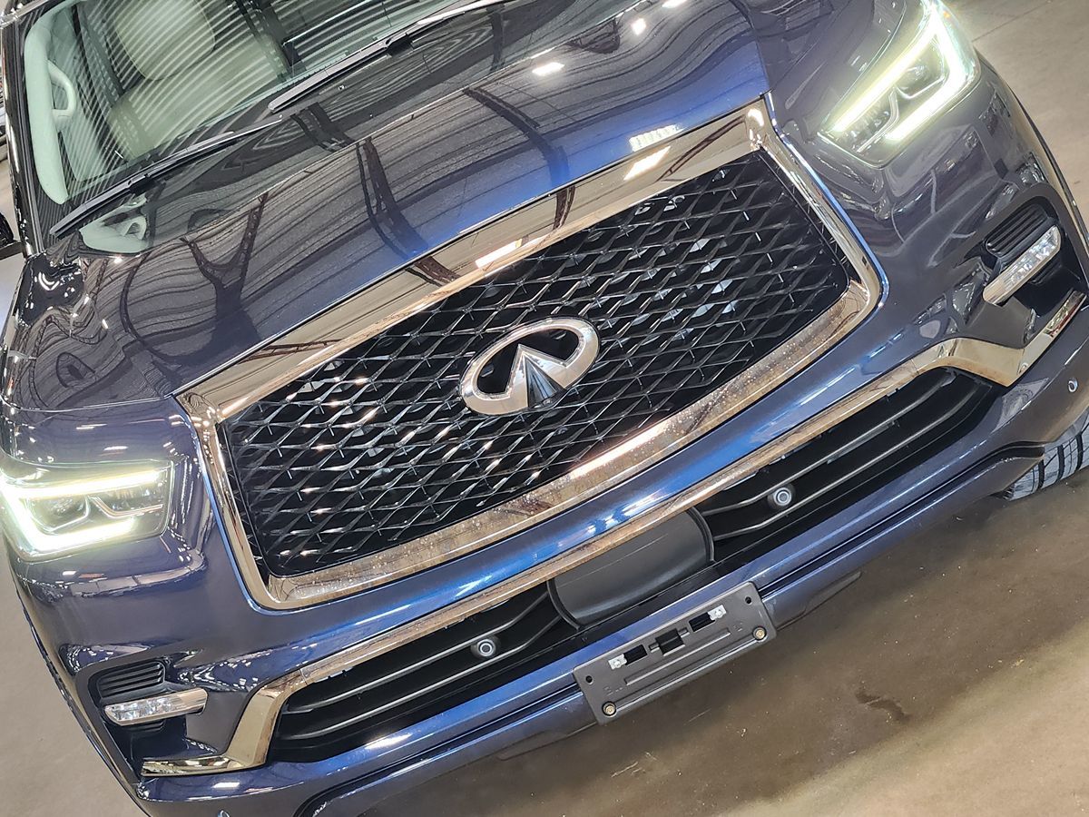 Infiniti QX80 photo 19