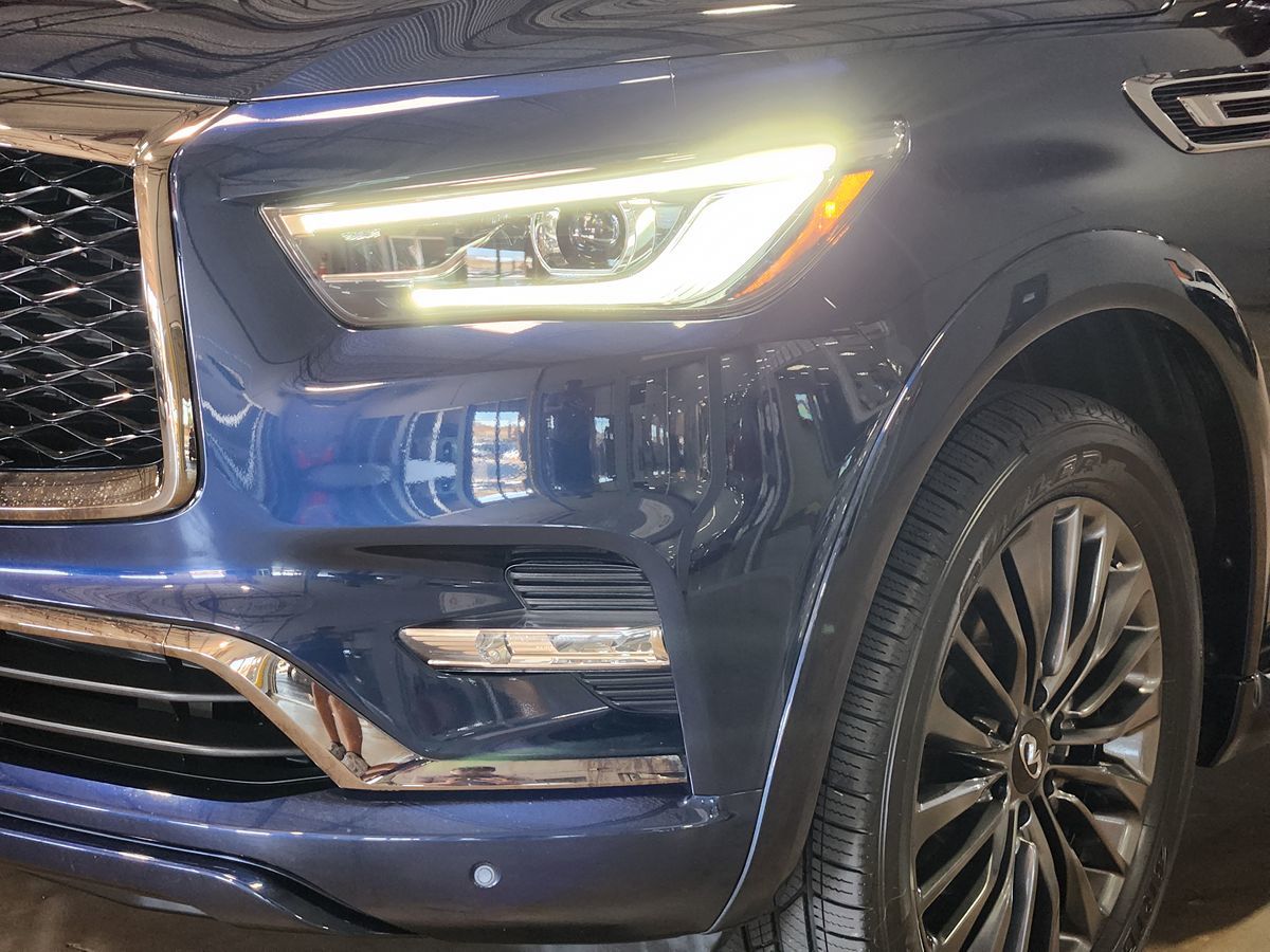 Infiniti QX80 photo 14