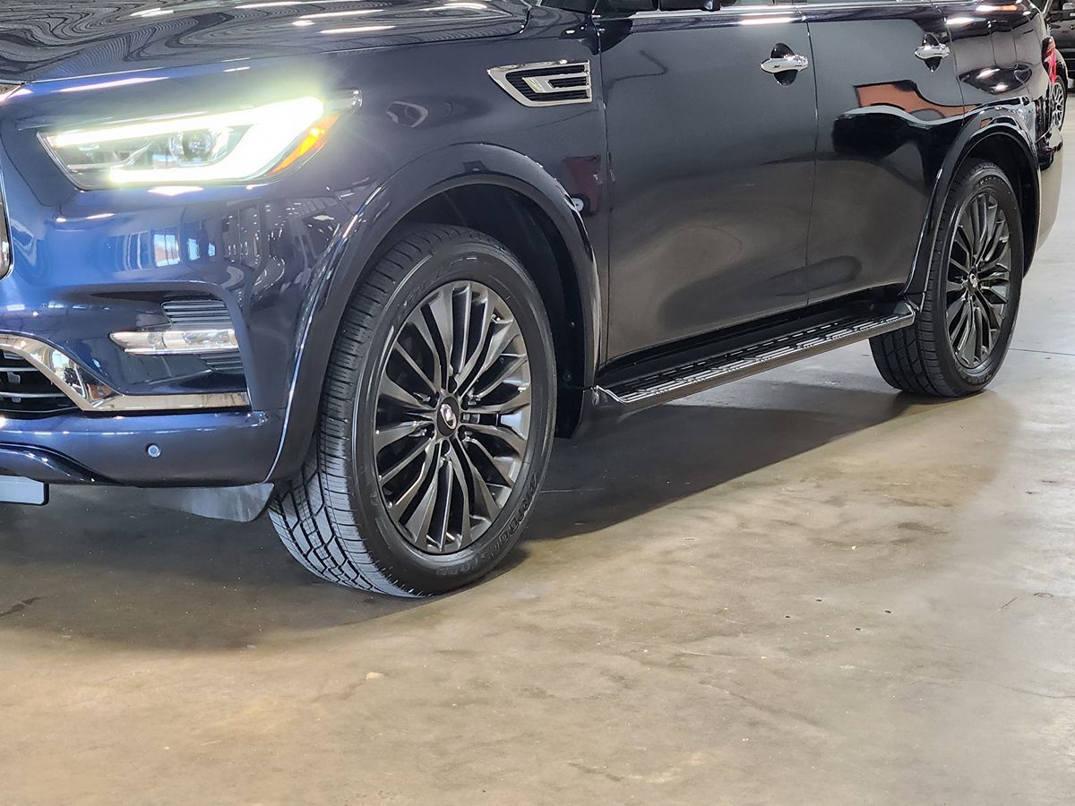 Infiniti QX80 photo 17