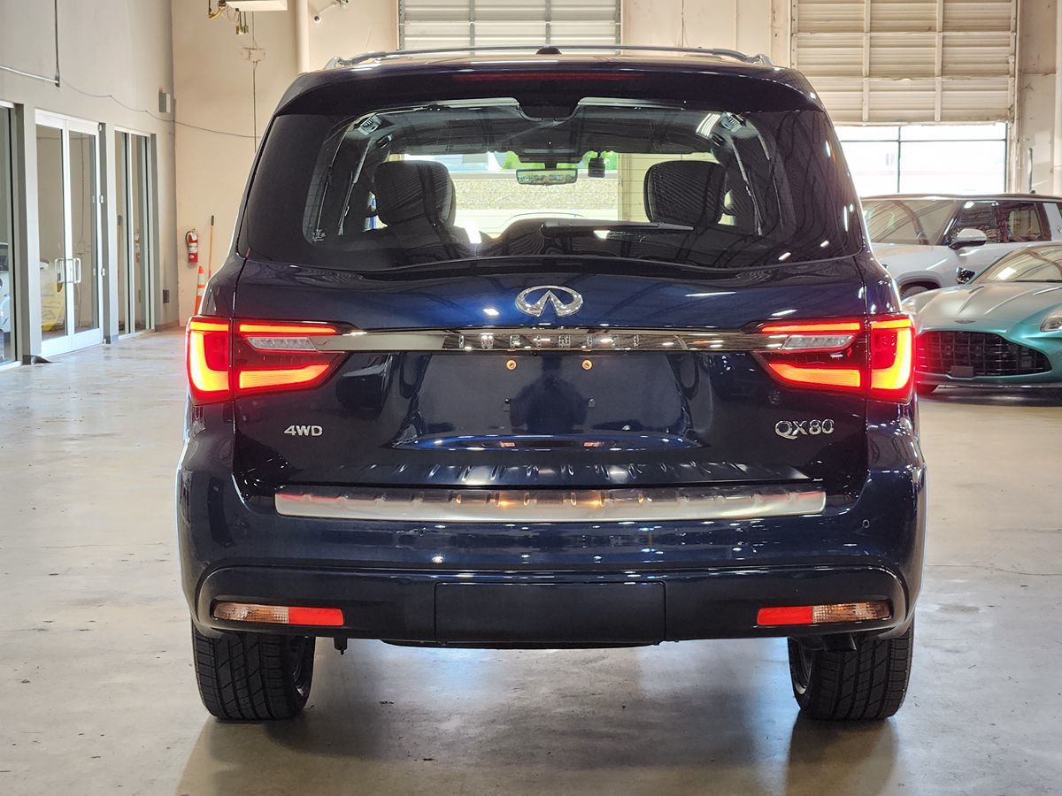 Infiniti QX80 photo 10