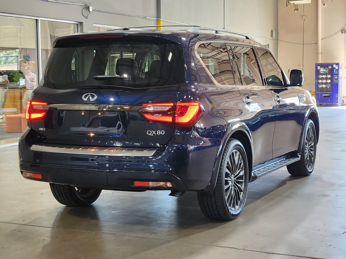 Infiniti QX80 photo 8