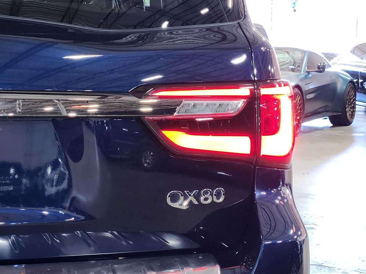Infiniti QX80 photo 22