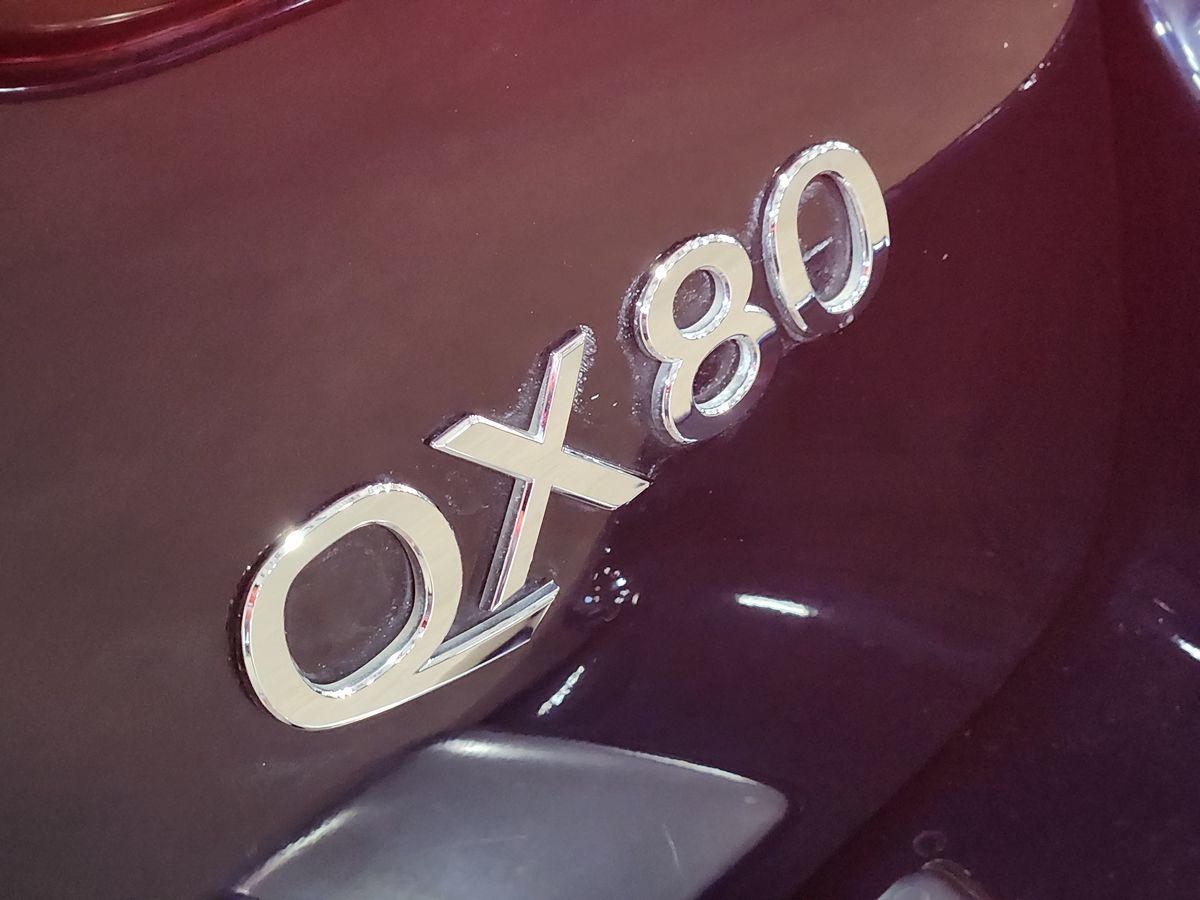 Infiniti QX80 photo 25