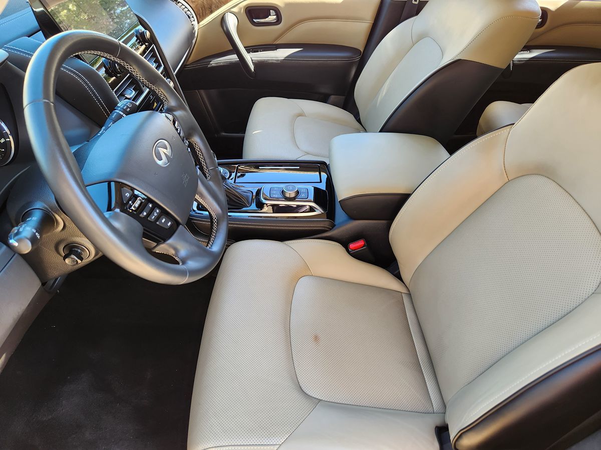 Infiniti QX80 photo 31