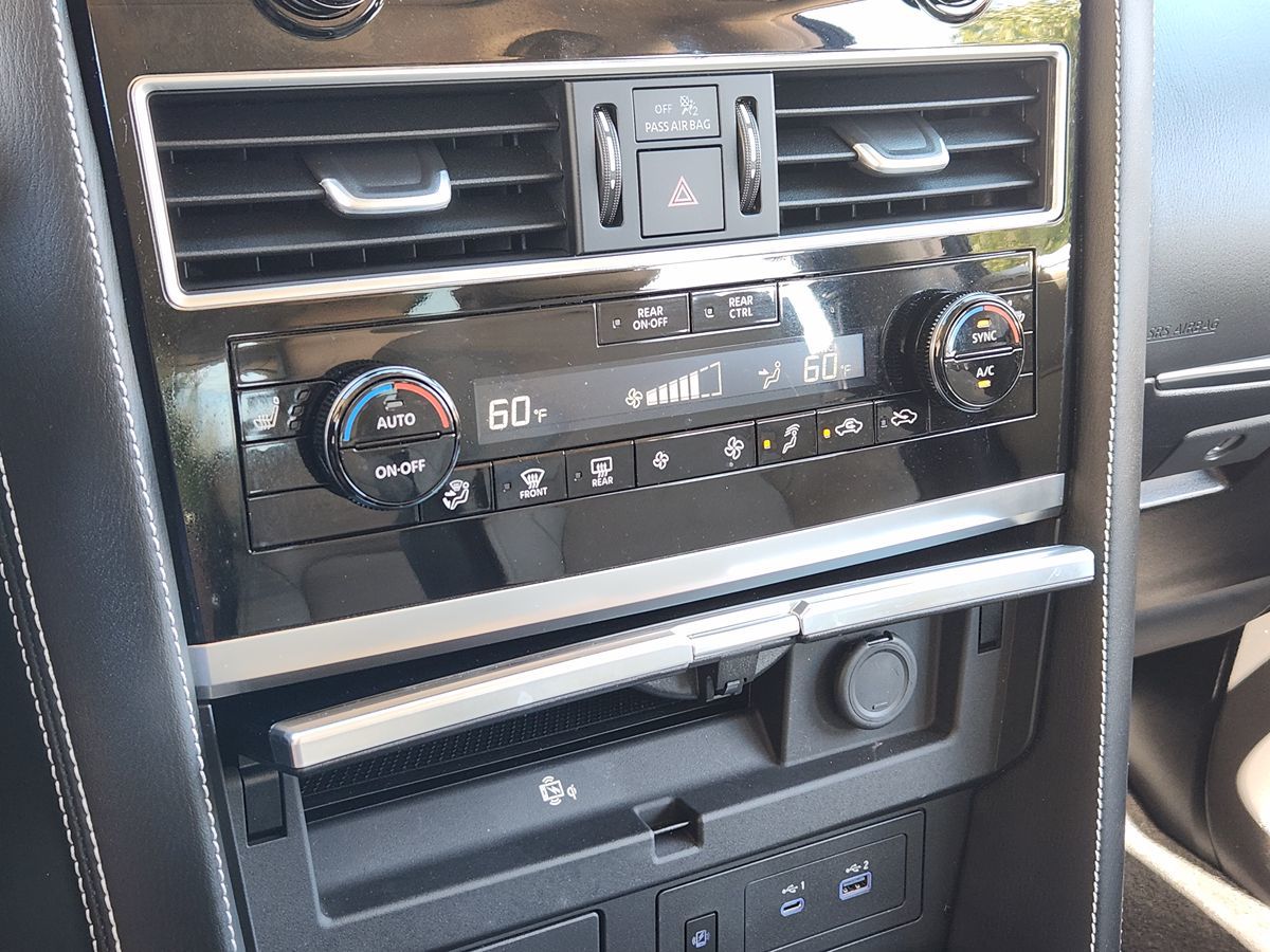 Infiniti QX80 photo 40