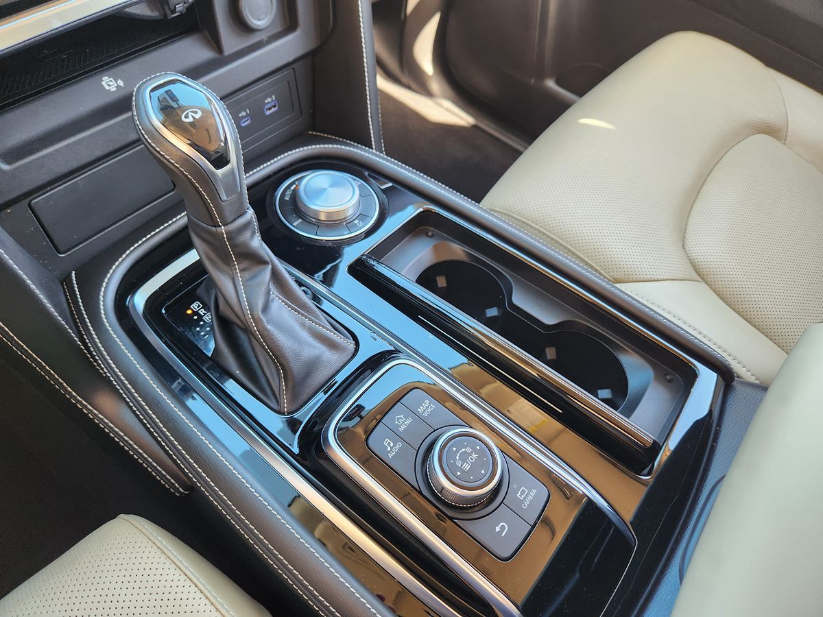 Infiniti QX80 photo 42