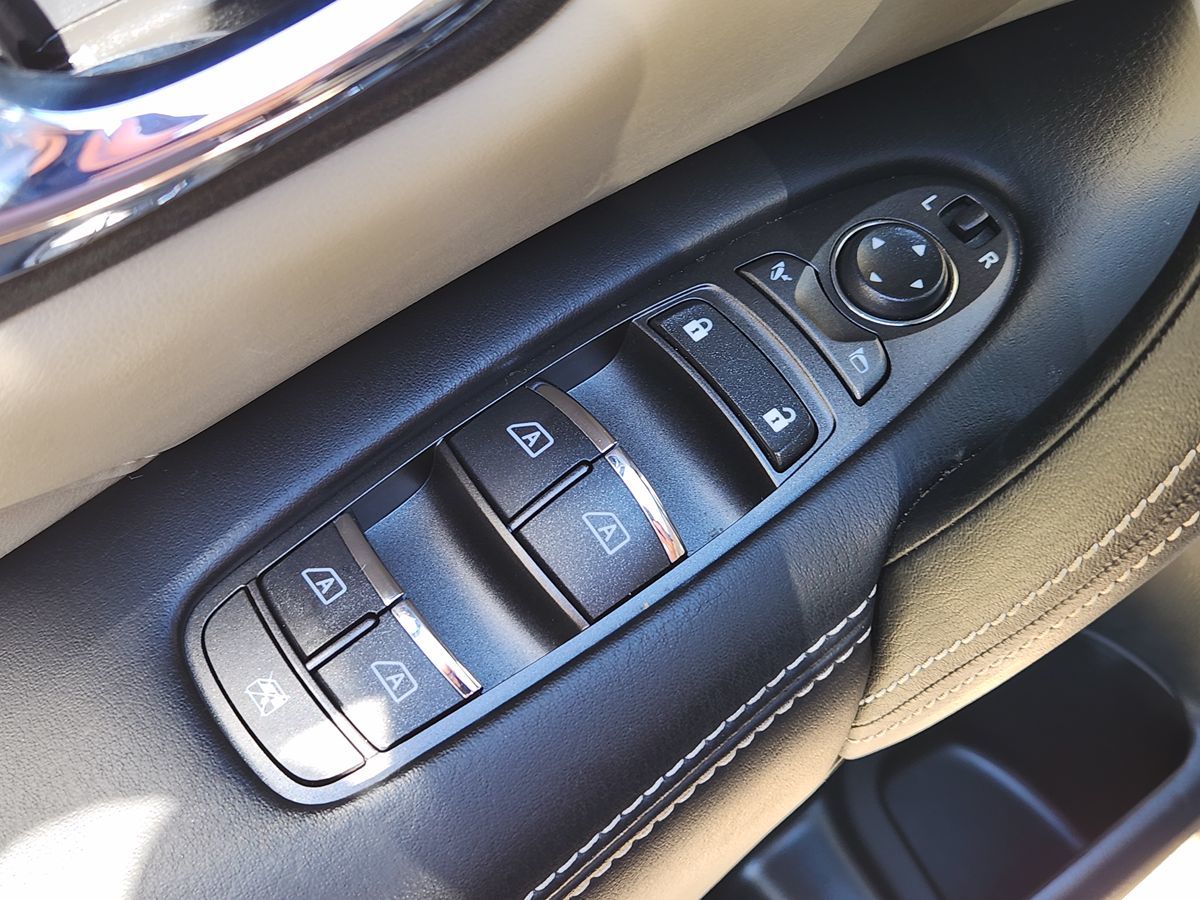 Infiniti QX80 photo 46
