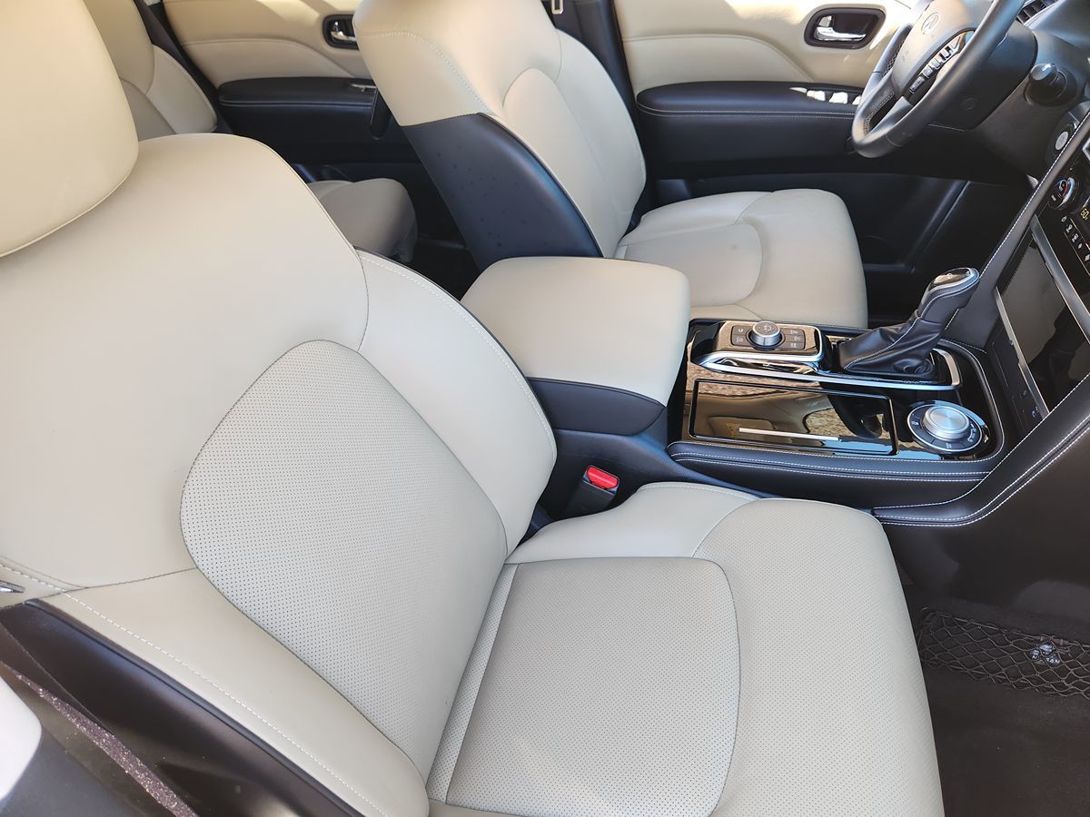Infiniti QX80 photo 32