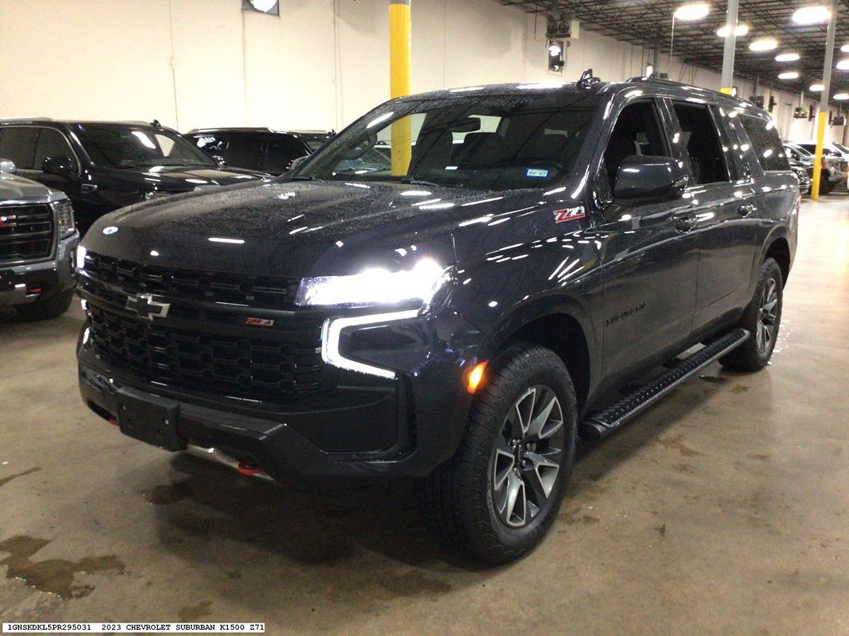 Chevrolet Suburban photo 26