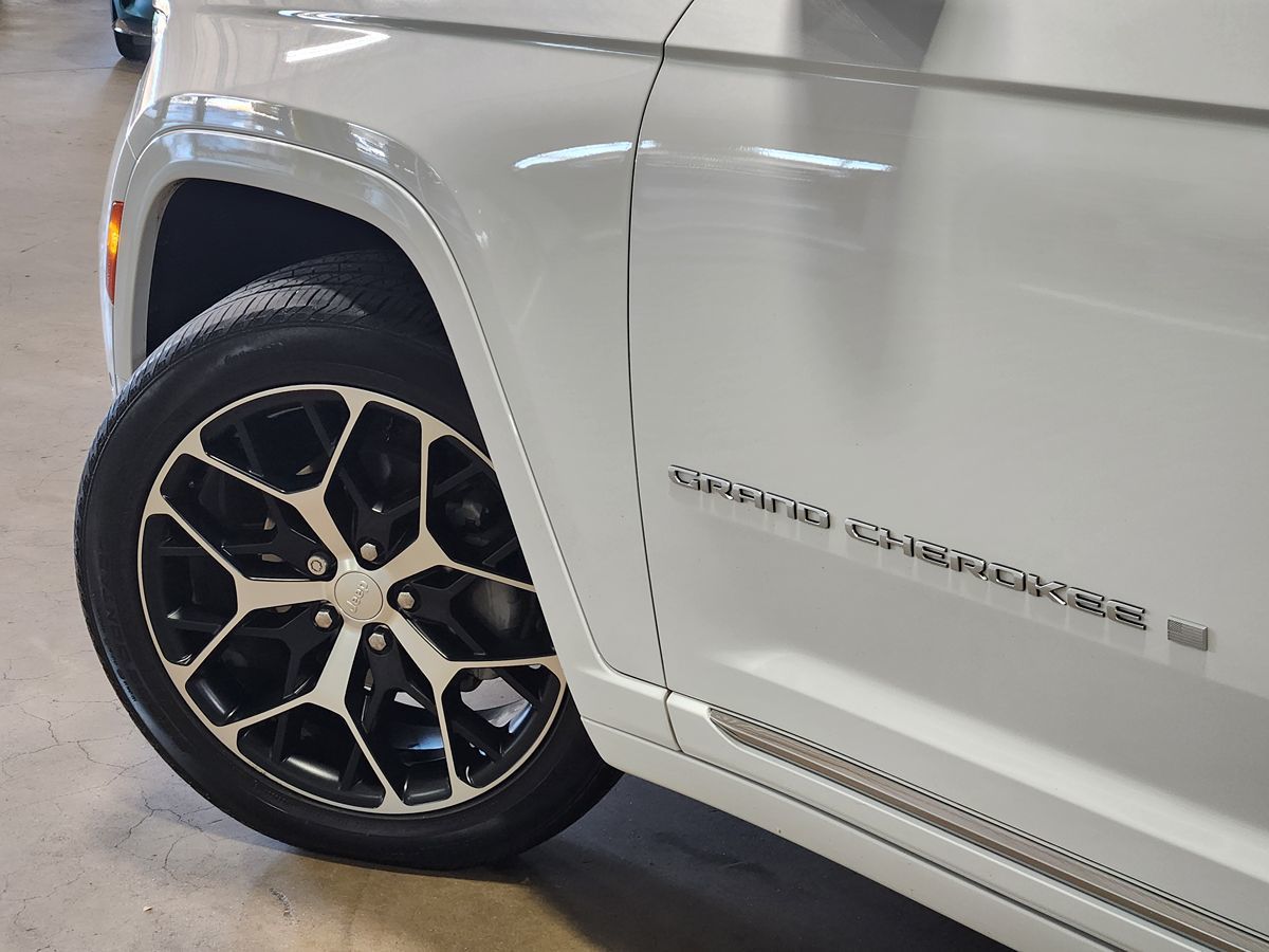 Jeep Grand Cherokee photo 23
