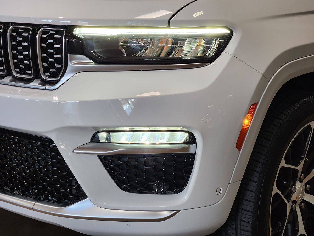 Jeep Grand Cherokee photo 14