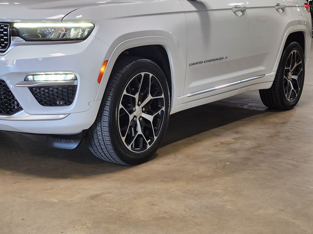 Jeep Grand Cherokee photo 17