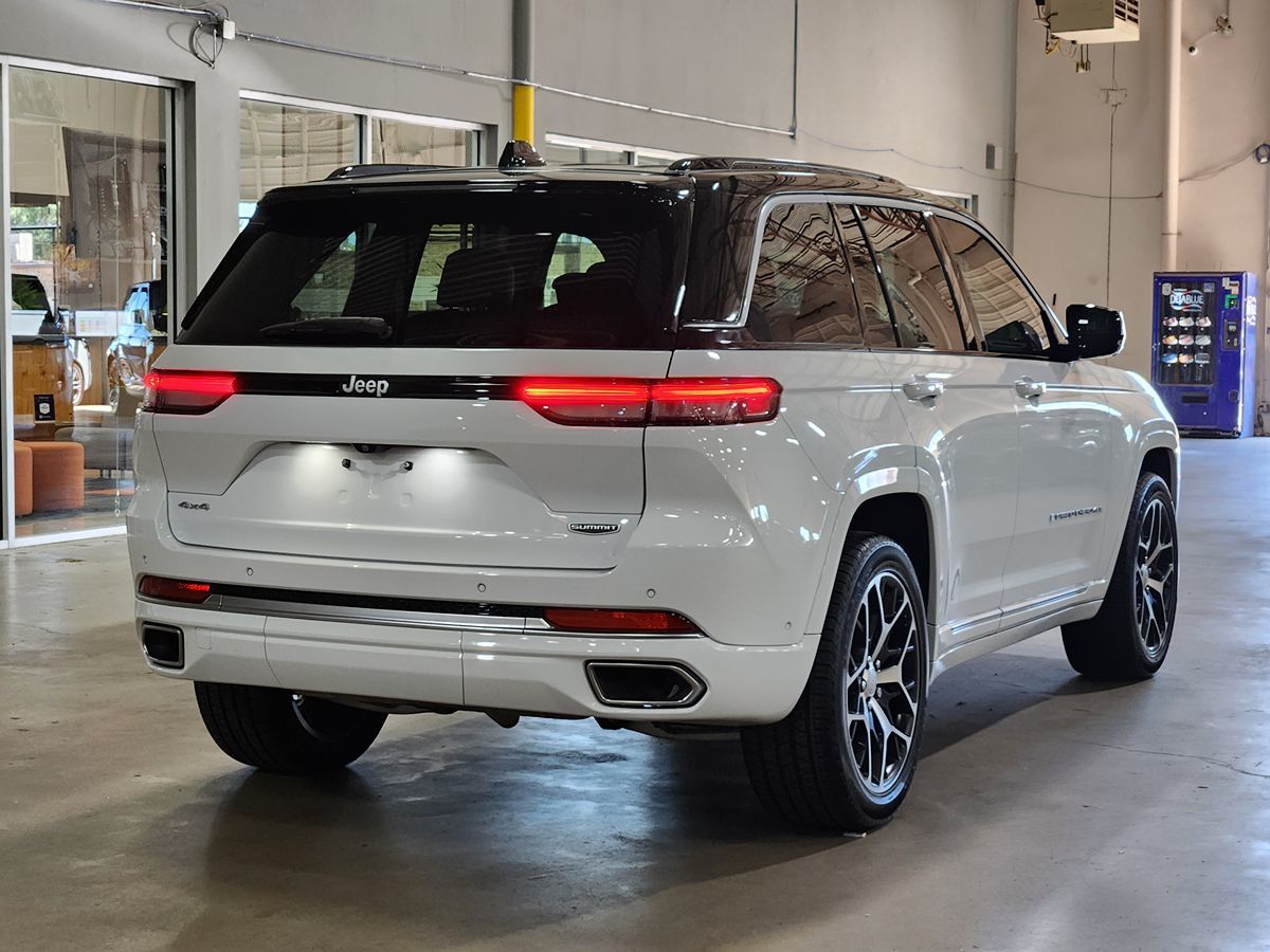 Jeep Grand Cherokee photo 8