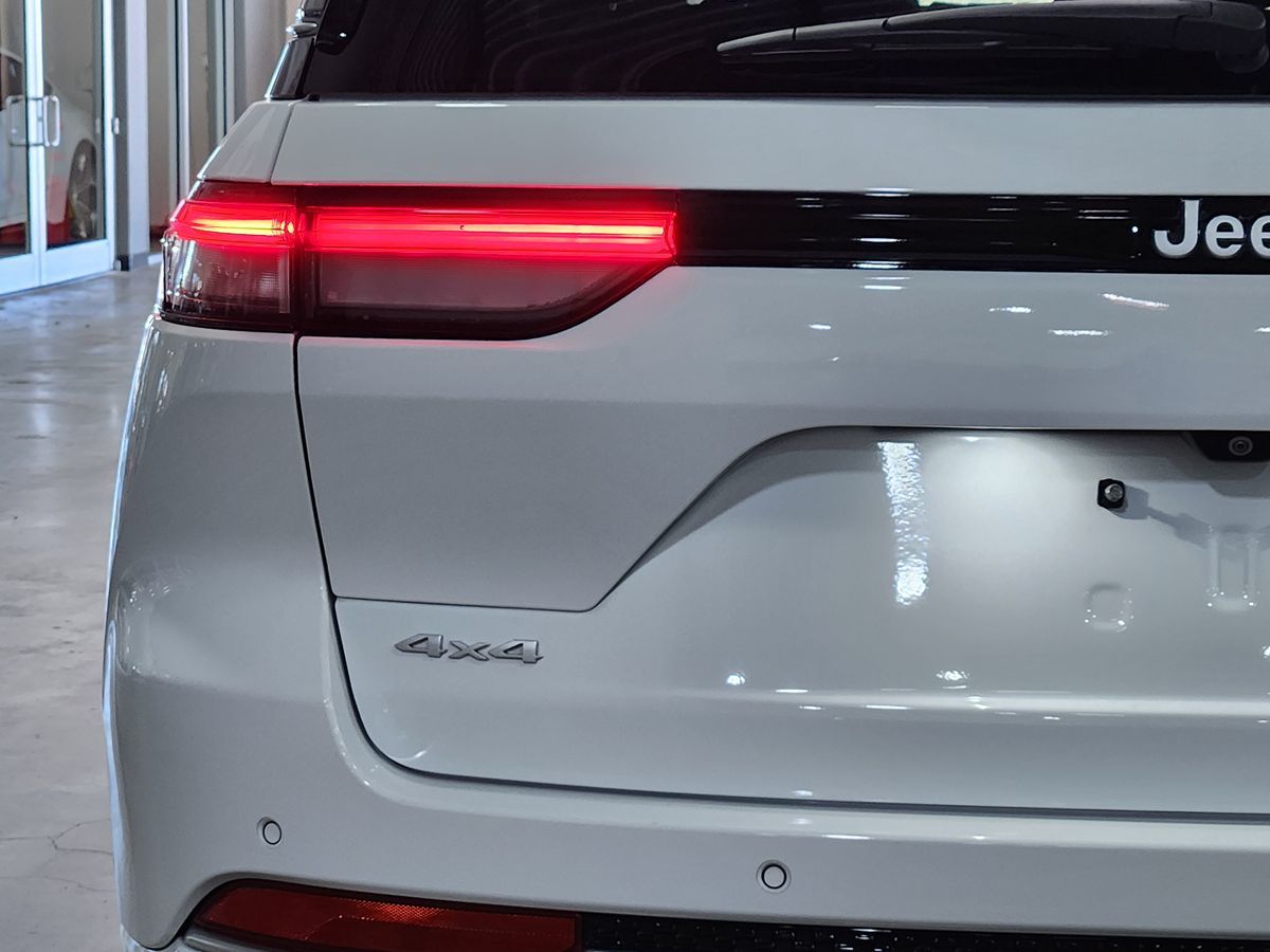 Jeep Grand Cherokee photo 20