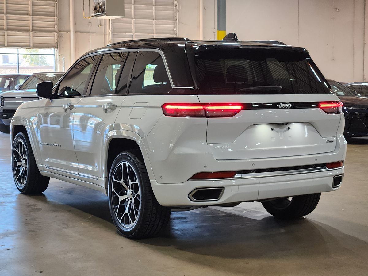 Jeep Grand Cherokee photo 11
