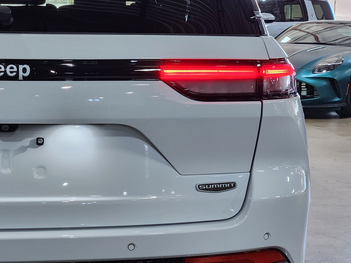 Jeep Grand Cherokee photo 22