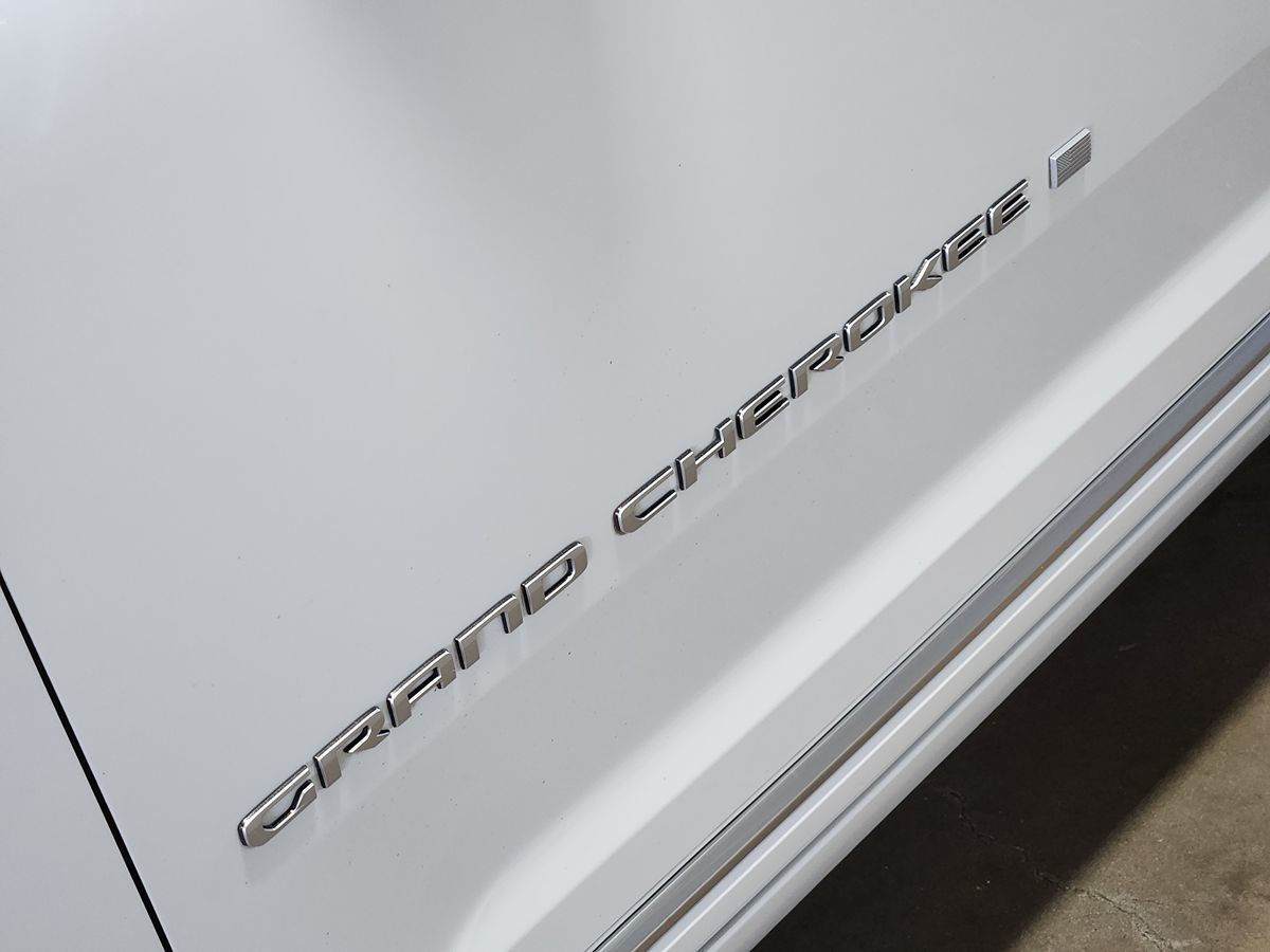 Jeep Grand Cherokee photo 25