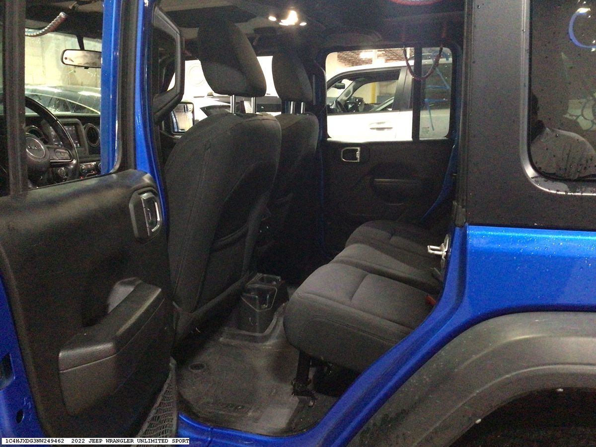 Jeep Wrangler photo 9