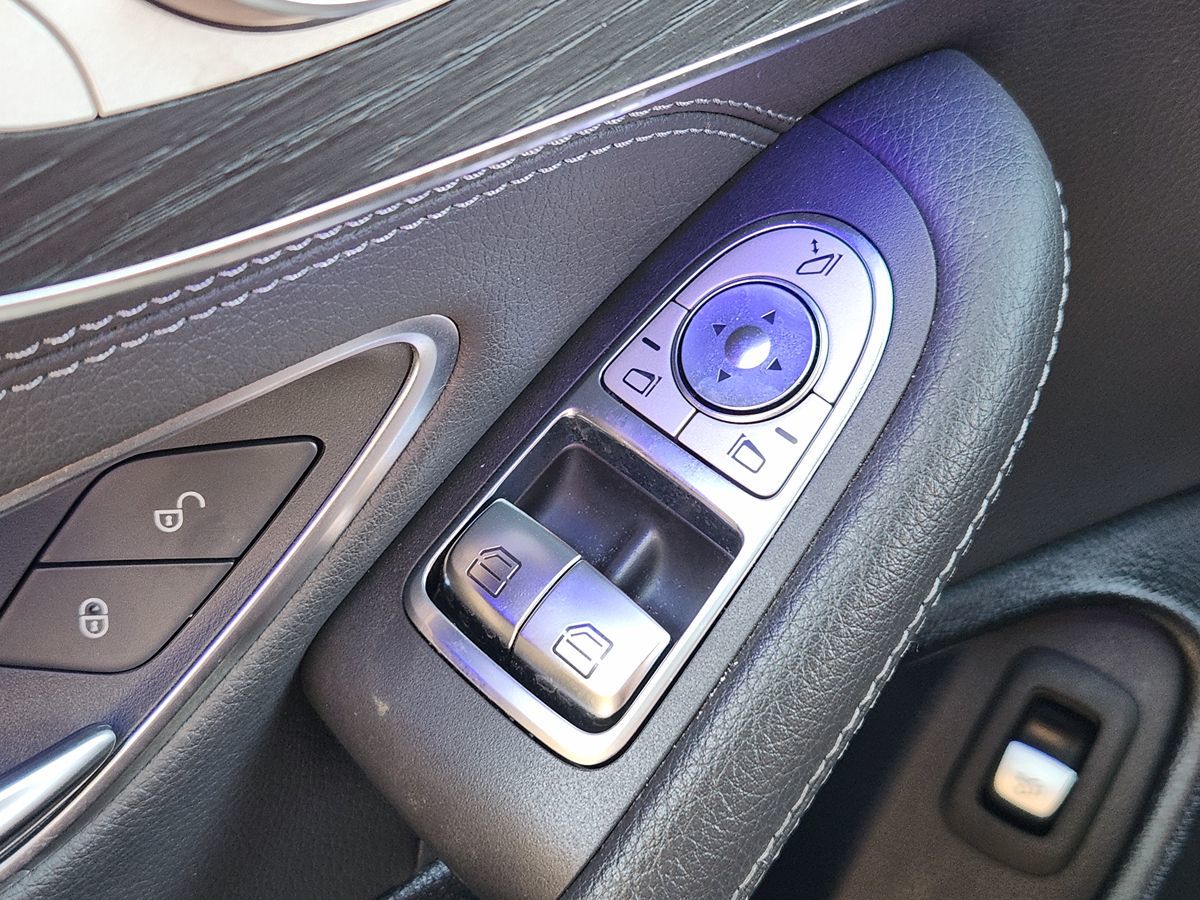Mercedes-Benz C300 photo 45