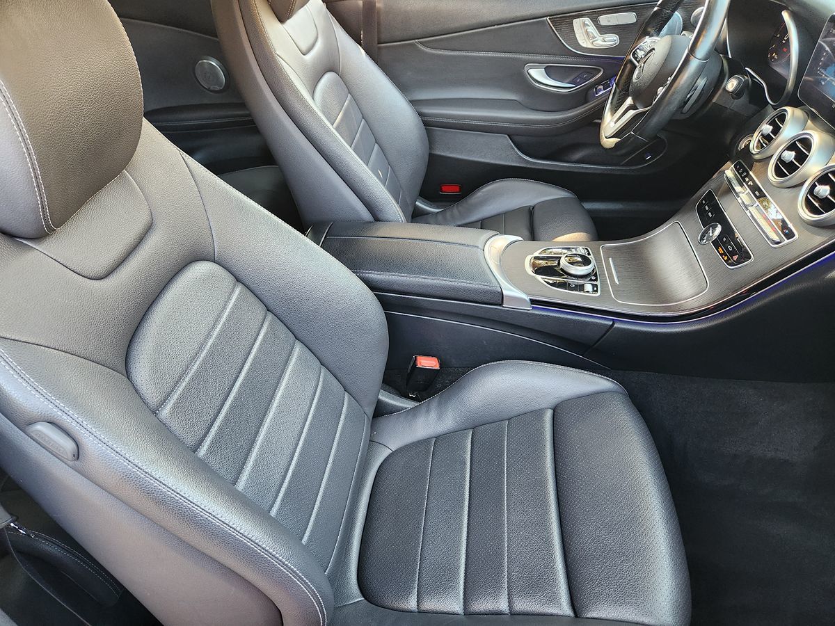 Mercedes-Benz C300 photo 32