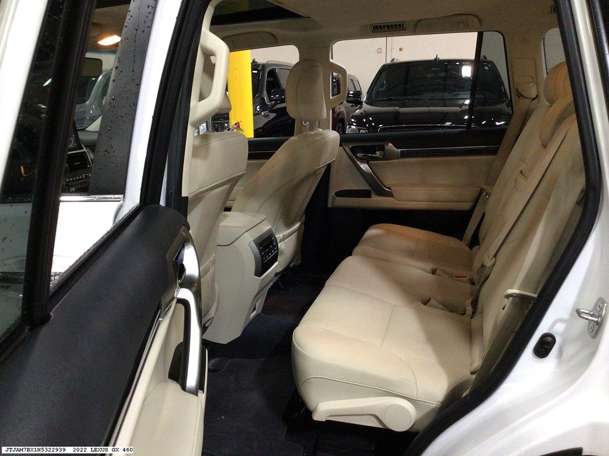 Lexus GX photo 9