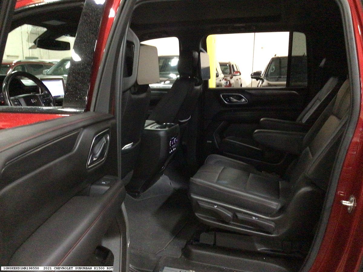 Chevrolet Suburban photo 9