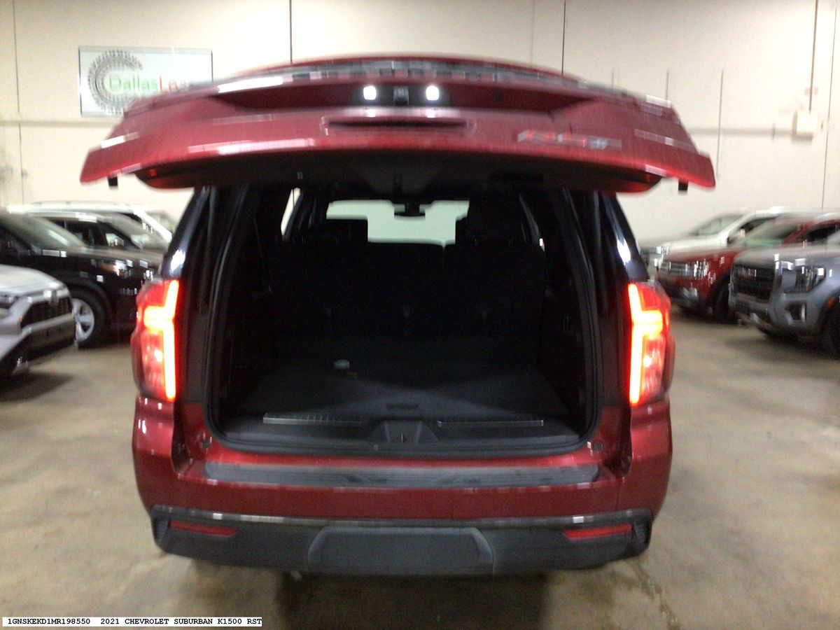 Chevrolet Suburban photo 12