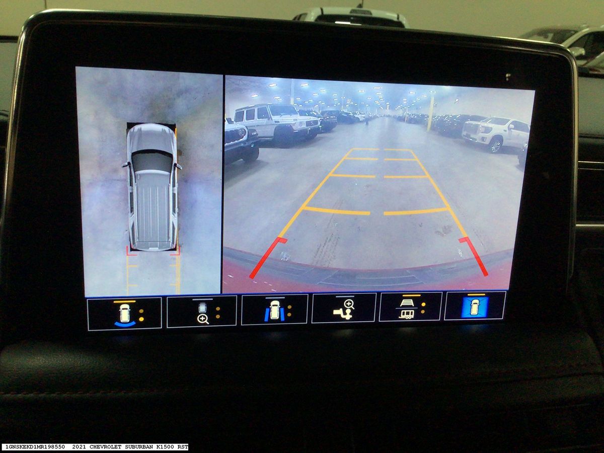 Chevrolet Suburban photo 18