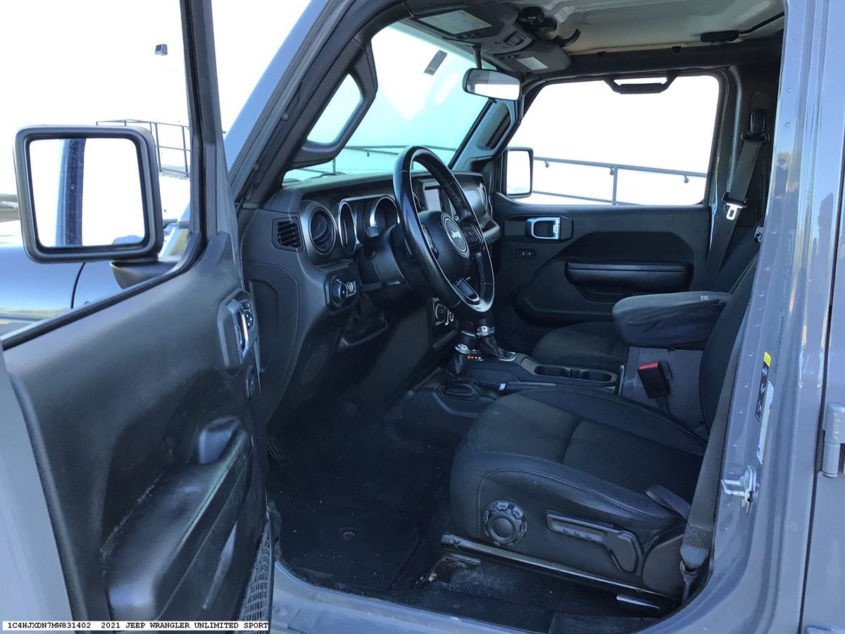 Jeep Wrangler photo 8