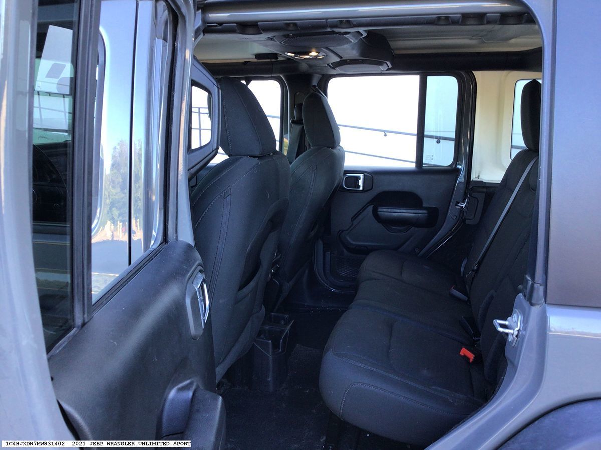 Jeep Wrangler photo 9