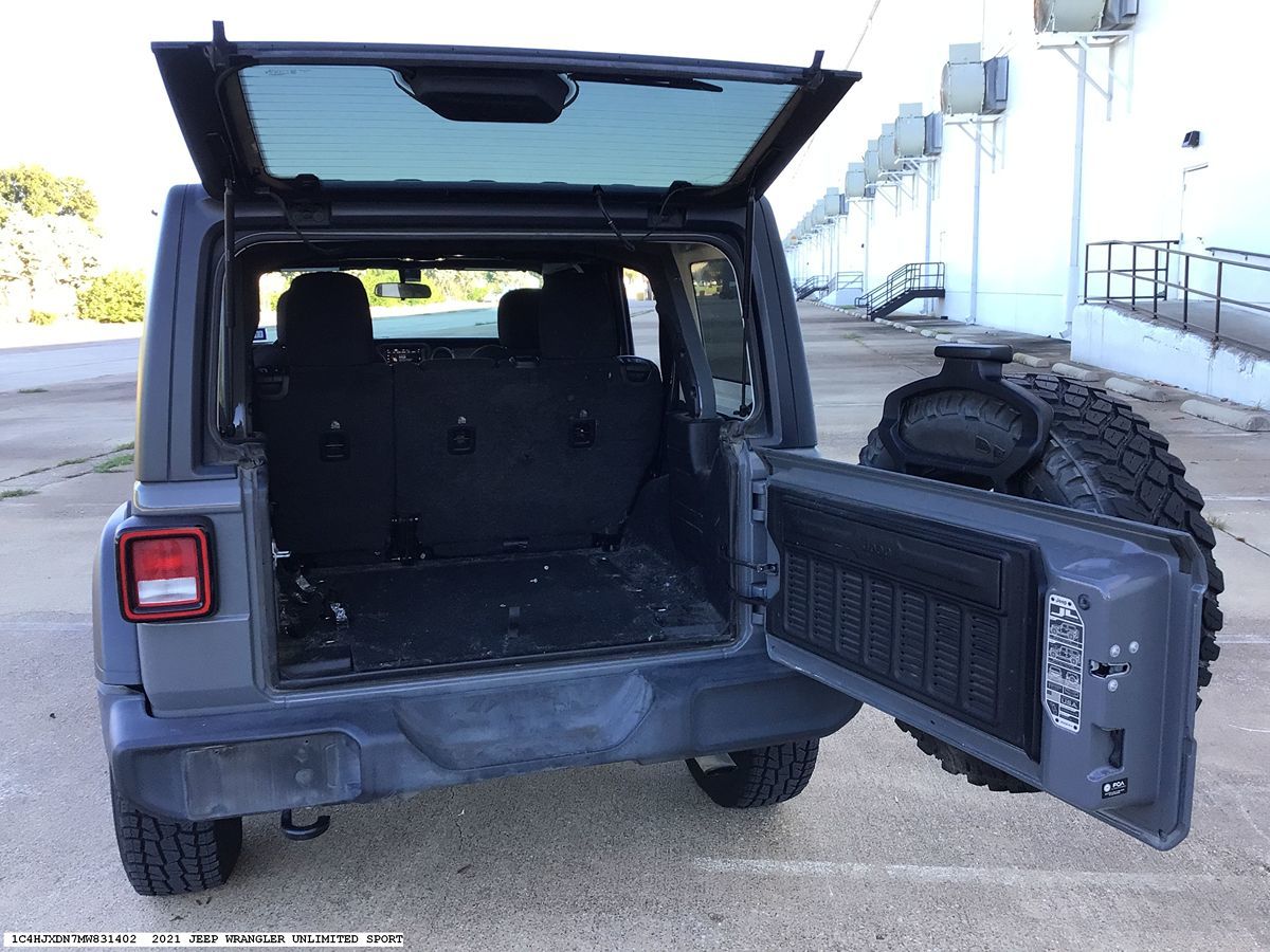 Jeep Wrangler photo 10