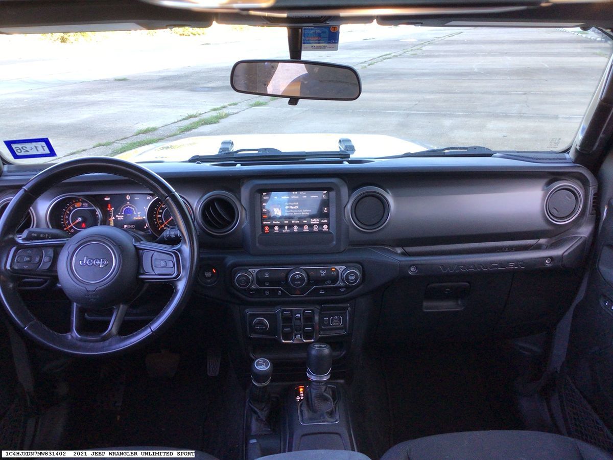 Jeep Wrangler photo 12