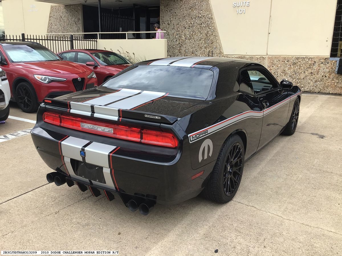 Dodge Challenger photo 6