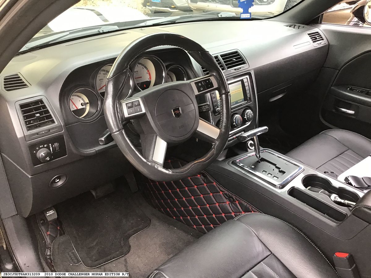 Dodge Challenger photo 12