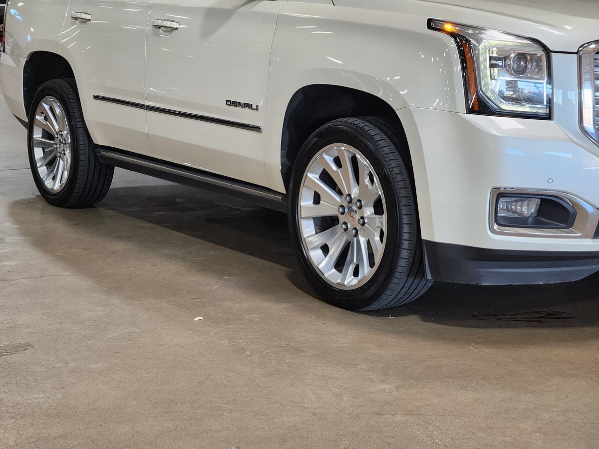 GMC Yukon photo 14