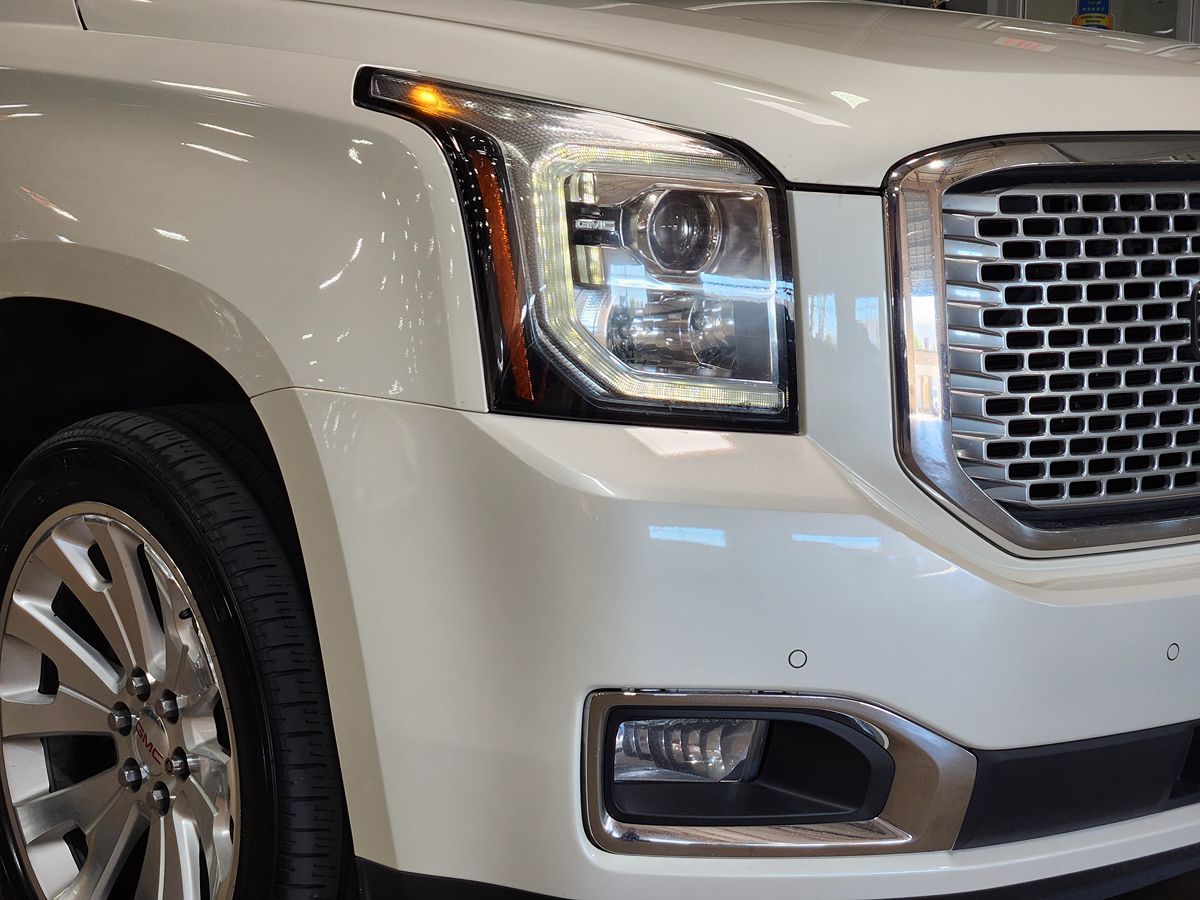 GMC Yukon photo 12