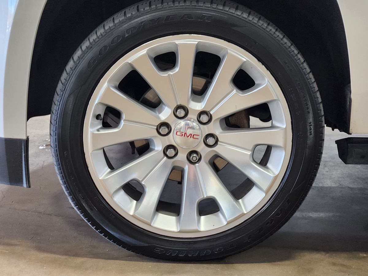 GMC Yukon photo 24