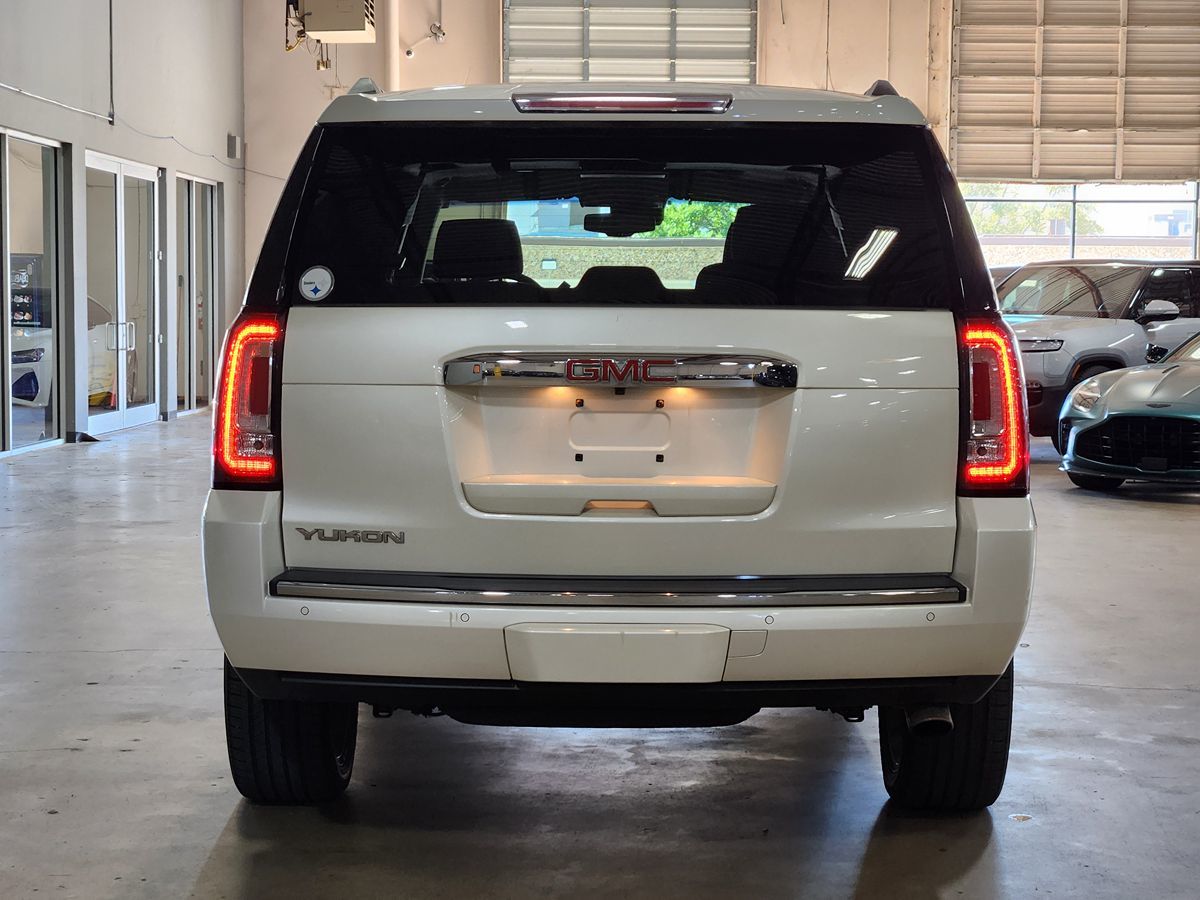 GMC Yukon photo 9