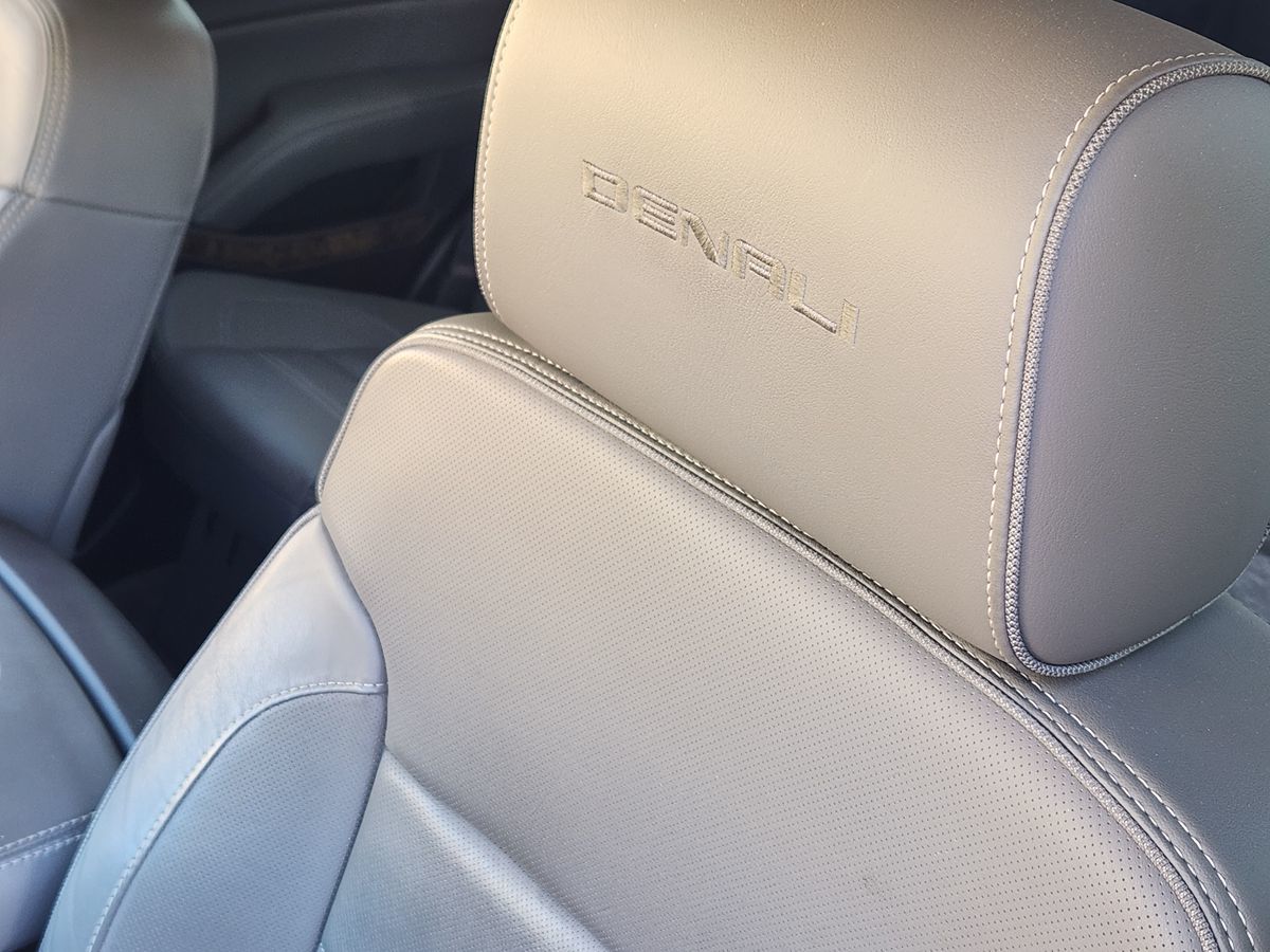 GMC Yukon photo 28